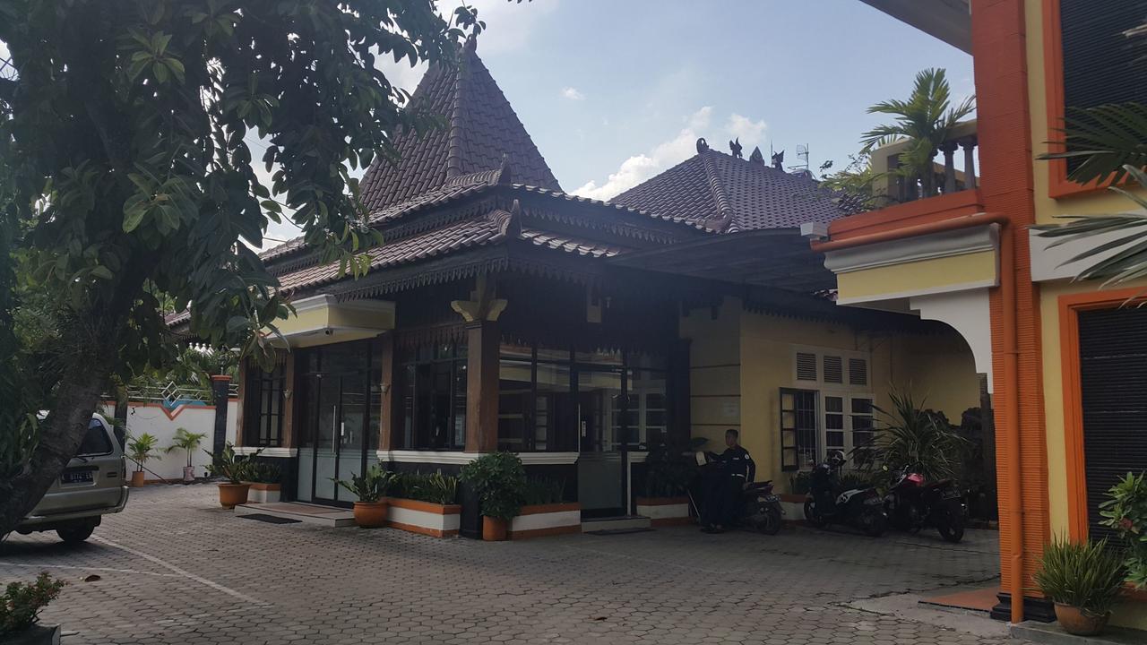 Simpang Tujuh Hotel Cepu Eksteriør billede